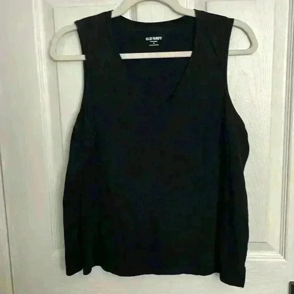 Old Navy everywear sleeveless vneck tshirt